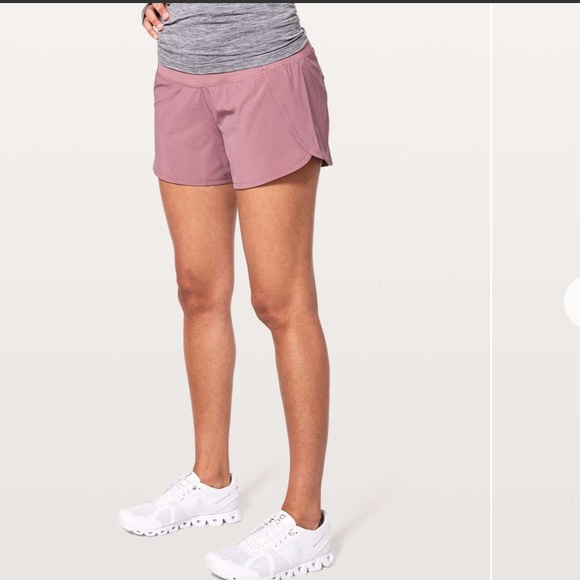 Lululemon Run Times Short II Size 4 with a 4" inseam excellent
Figue - Picture 12 of 12